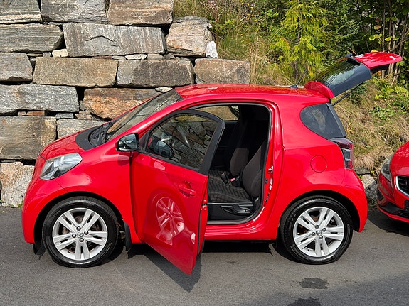 Toyota IQ 15 of 30
