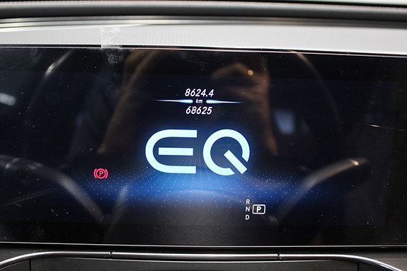 Mercedes-Benz EQC400 12 of 26