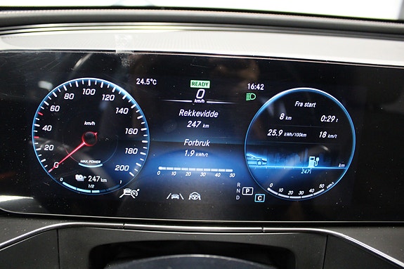 Mercedes-Benz EQC400 13 of 26