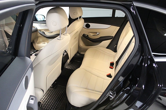 Mercedes-Benz EQC400 9 of 26