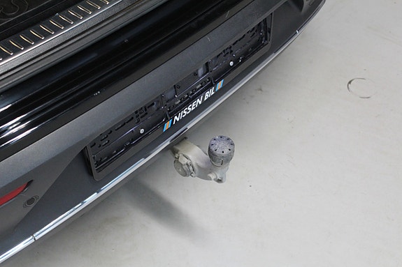 Mercedes-Benz EQC400 24 of 26