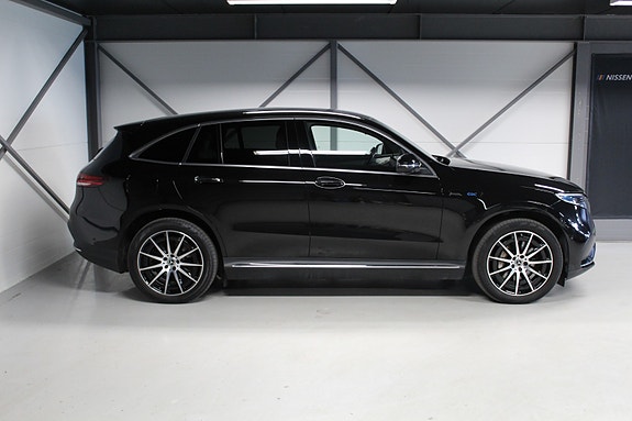 Mercedes-Benz EQC400 2 of 26
