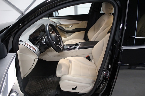 Mercedes-Benz EQC400 8 of 26