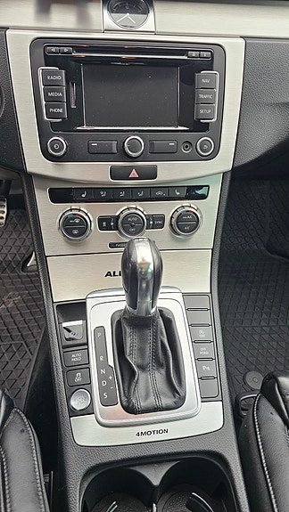 Volkswagen Passat 11 of 14
