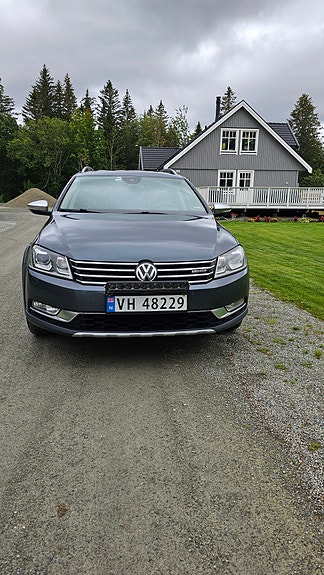 Volkswagen Passat 2 of 14