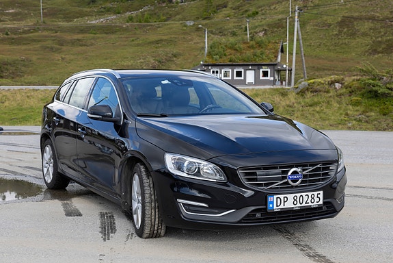 Volvo V60 2 of 15