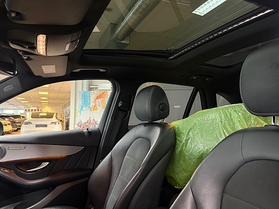 Mercedes-Benz GLC350 e 16 of 30