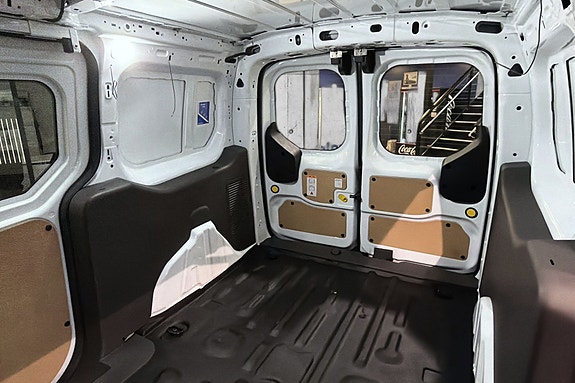 Ford Transit Connect 11 of 26