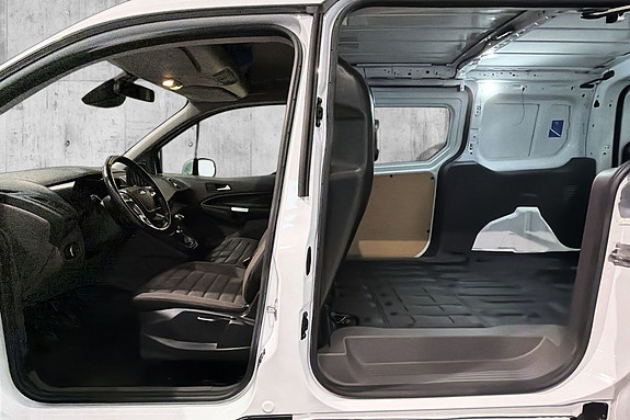 Ford Transit Connect 12 of 26
