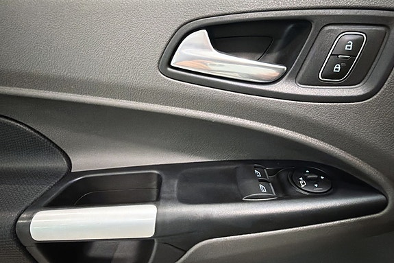 Ford Transit Connect 17 of 26