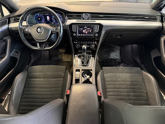 Volkswagen Passat 28 of 30