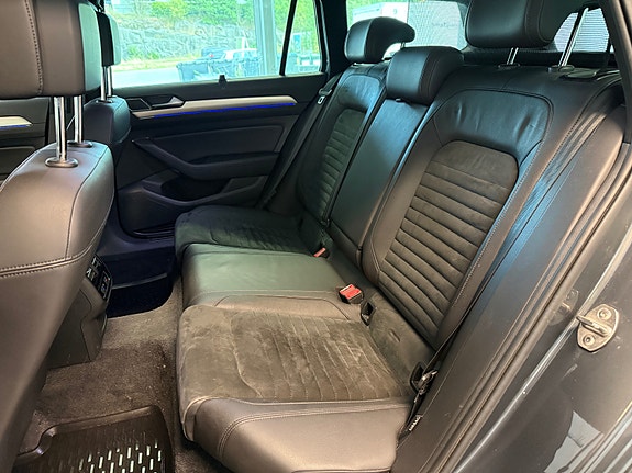 Volkswagen Passat 14 of 30