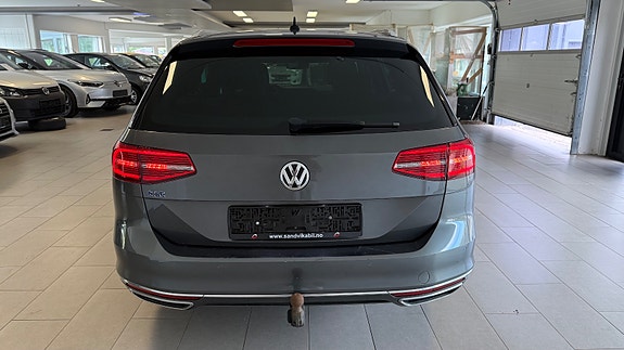 Volkswagen Passat 7 of 30