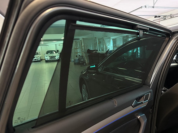 Volkswagen Passat 16 of 30