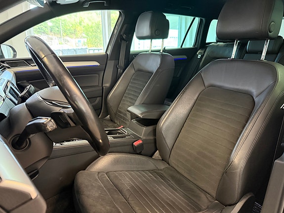 Volkswagen Passat 12 of 30
