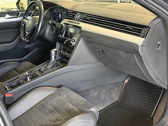 Volkswagen Passat 23 of 30
