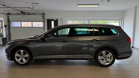 Volkswagen Passat 5 of 30