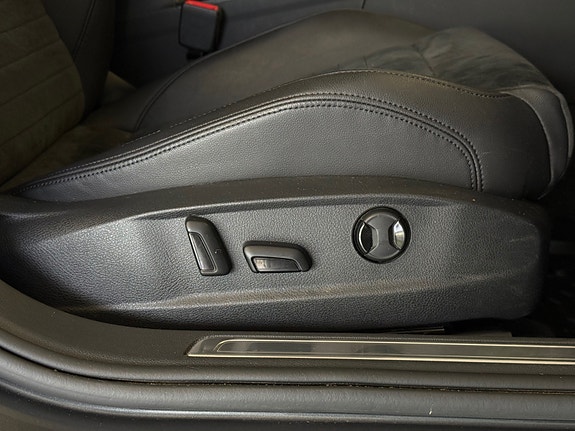 Volkswagen Passat 26 of 30
