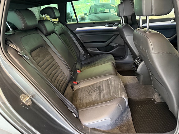 Volkswagen Passat 22 of 30