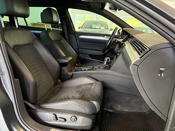 Volkswagen Passat 24 of 30