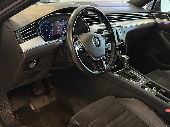 Volkswagen Passat 10 of 30