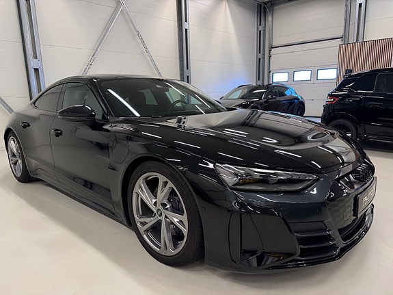 Audi e-tron GT 9 of 30