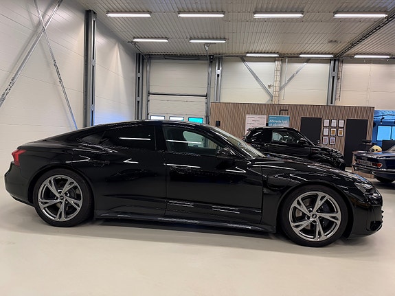 Audi e-tron GT 8 of 30