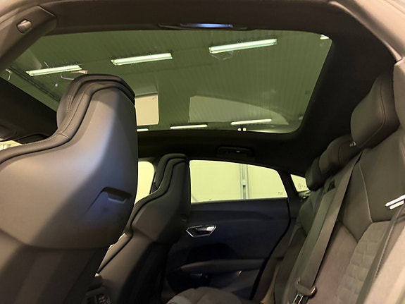 Audi e-tron GT 15 of 30