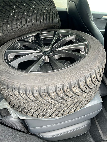 Tesla Model Y 20 of 22