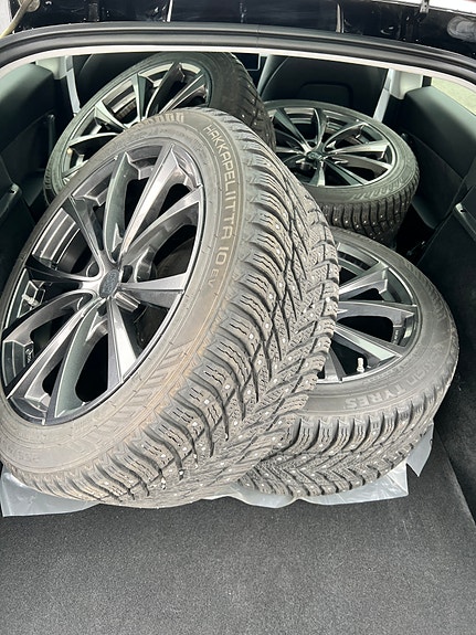 Tesla Model Y 21 of 22