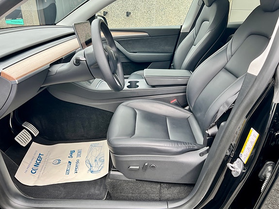 Tesla Model Y 15 of 22