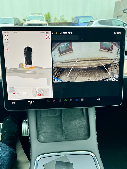 Tesla Model Y 22 of 22