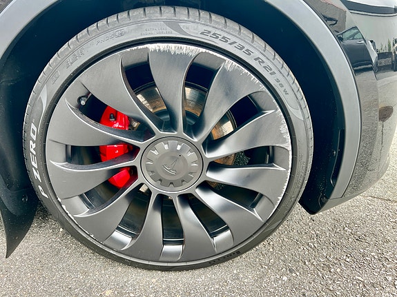 Tesla Model Y 5 of 22