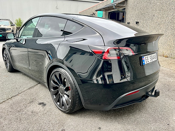 Tesla Model Y 9 of 22