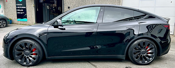 Tesla Model Y 11 of 22