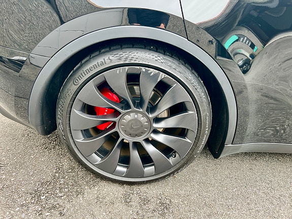 Tesla Model Y 6 of 22