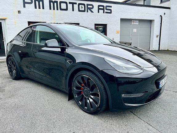 Tesla Model Y 2 of 22