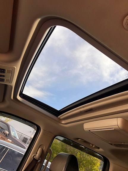 Chevrolet Suburban 10 of 17