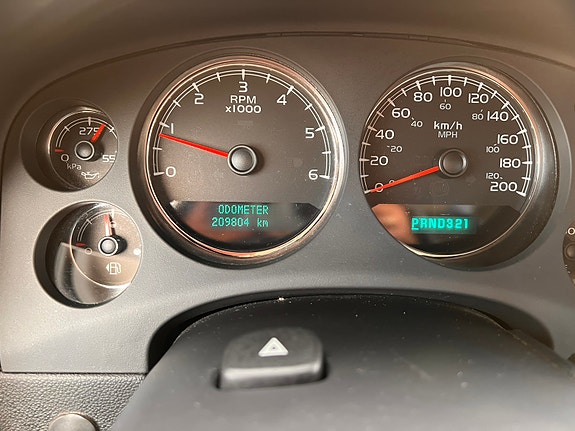 Chevrolet Suburban 4 of 17
