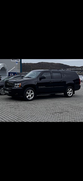 Chevrolet Suburban 3 of 17