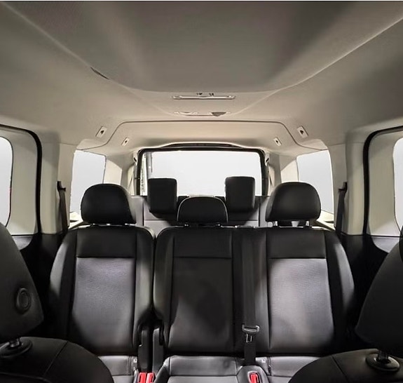 Volkswagen Caddy Maxi 7 of 19