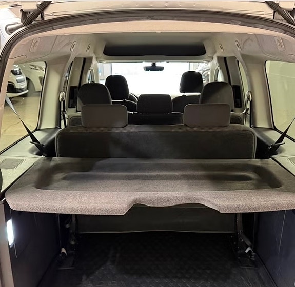 Volkswagen Caddy Maxi 8 of 19