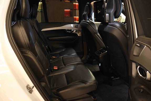 Volvo XC90 14 of 30