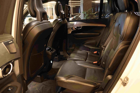 Volvo XC90 27 of 30