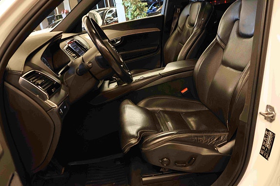 Volvo XC90 28 of 30