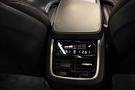 Volvo XC90 18 of 30