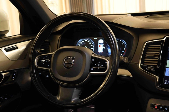 Volvo XC90 20 of 30