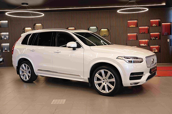 Volvo XC90 2 of 30