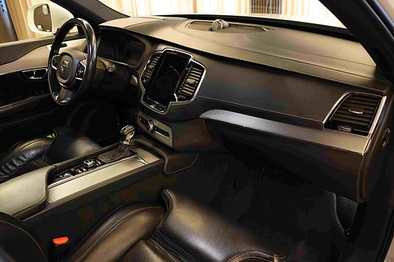 Volvo XC90 11 of 30