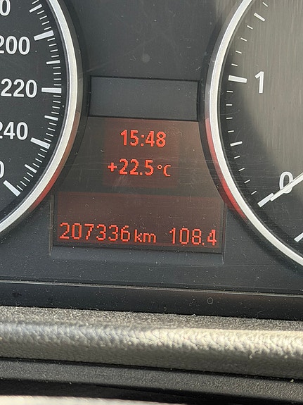 BMW 320d 11 of 15